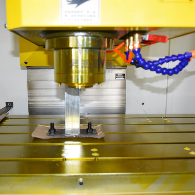 Trung tâm gia công ngang nhỏ 4axis Trung tâm phay đứng CNC Vmc1370