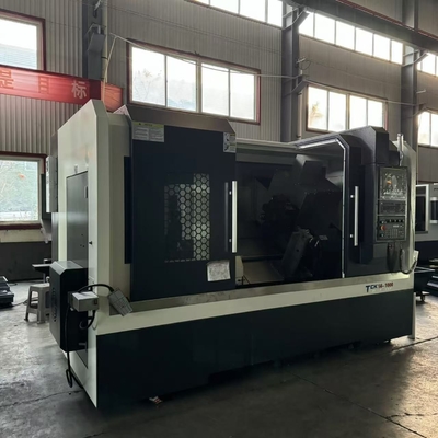 270mm X Axis Travel và Φ32 Boring Tool Size Máy quay CNC Thiết kế thân thiện với người dùng