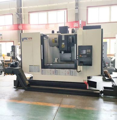 Các nhà sản xuất trung tâm gia công đứng CNC 4 trục OEM Vmc1370